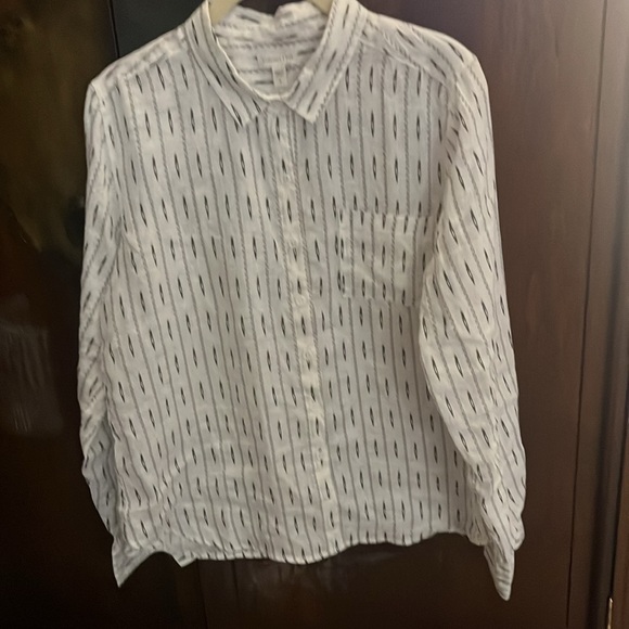 Black and white Garnet Hill button down in perfect condition - Picture 3 of 8